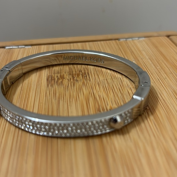💎3/$50💎 Michael Kors Silver Diamond Pave Bracelet - Picture 2 of 5